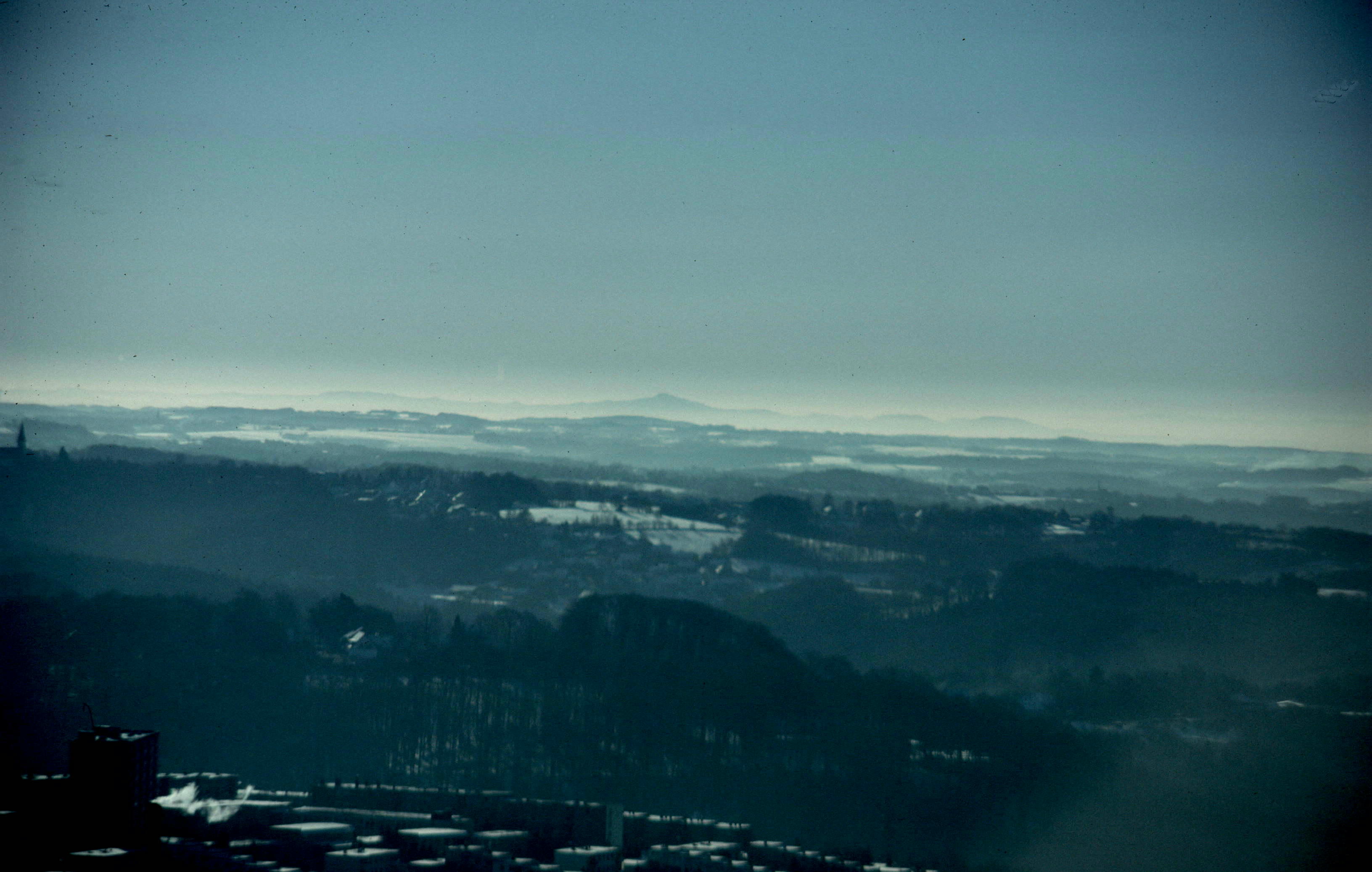 Blick nach Süden zum Siebengebirge im Winter (durch kleineres Teleskop)